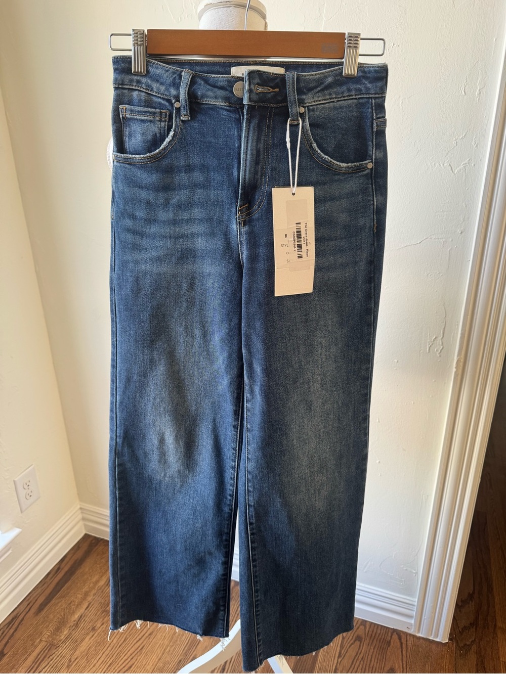 Women's High-Rise wide Leg Jeans in Medium Blue NWT - Risen